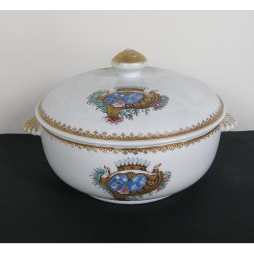 Porcelain tureen Chinese Export. Armorial Besnier de Blives et Bourg de Bozas  - Qianlong period